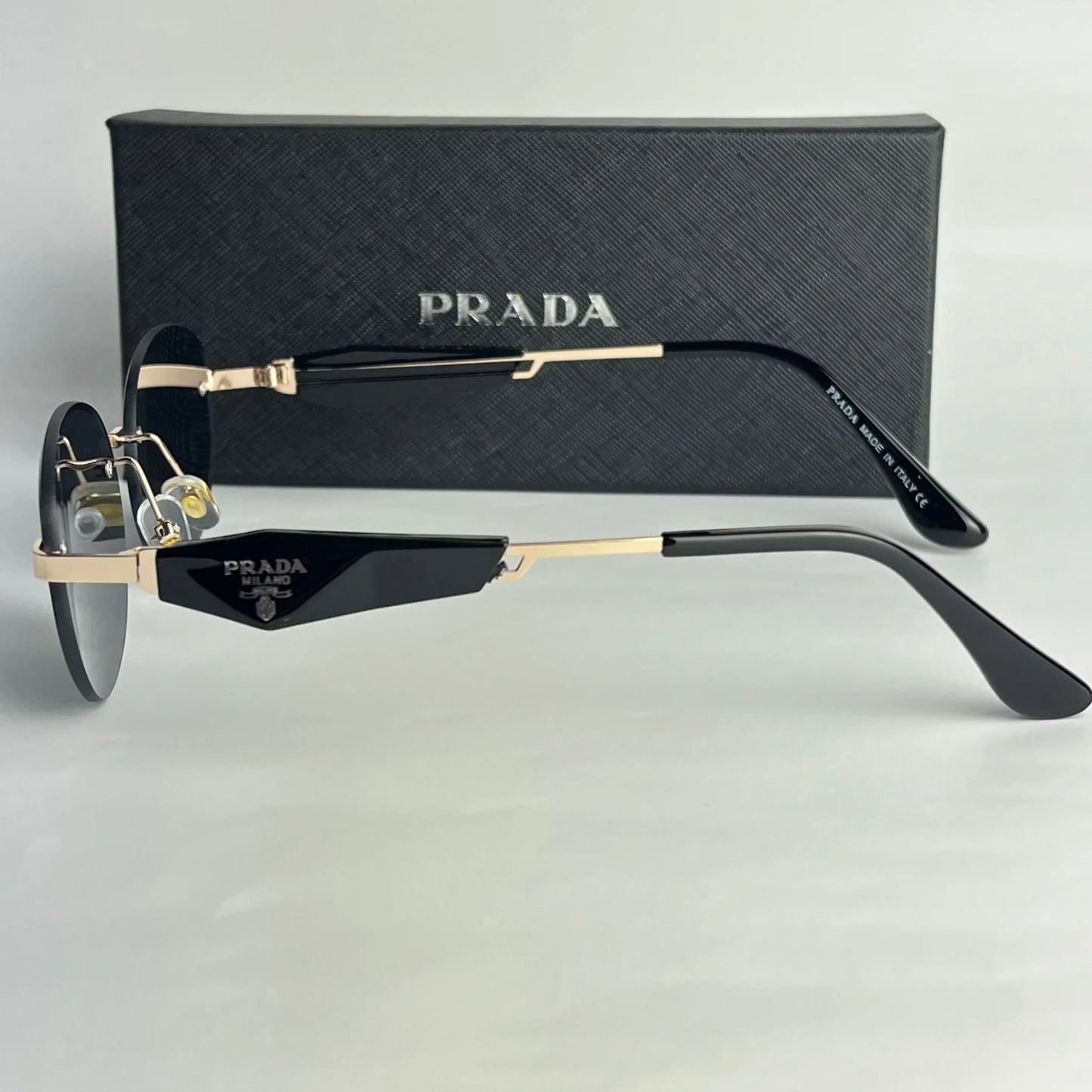Prada P04
