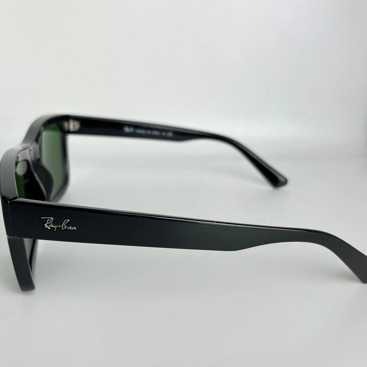 Ray-Ban R101