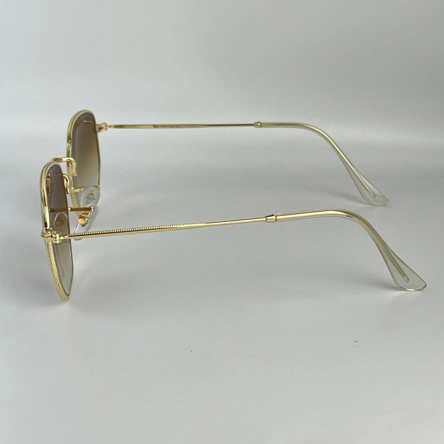 Ray-Ban R77