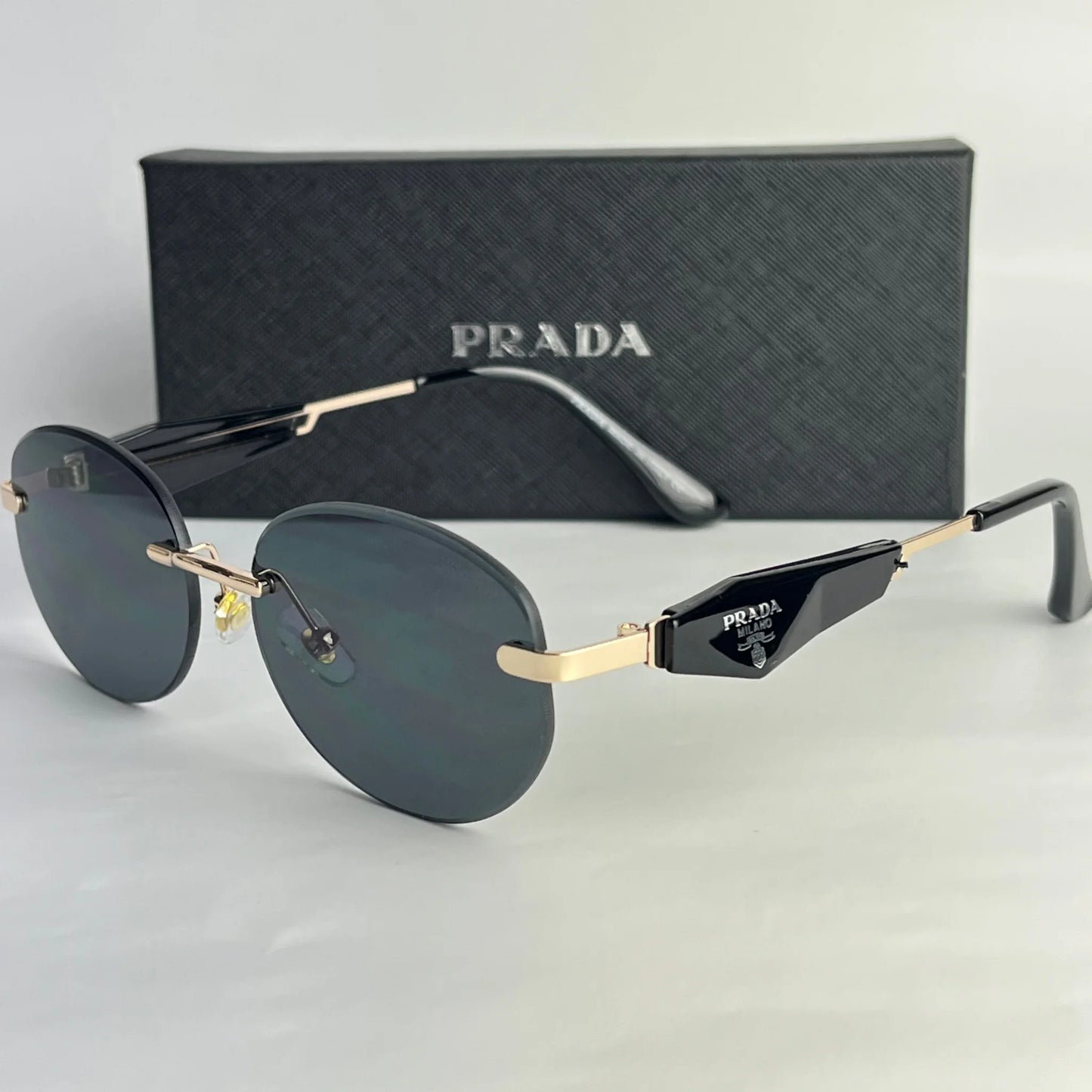 Prada P02
