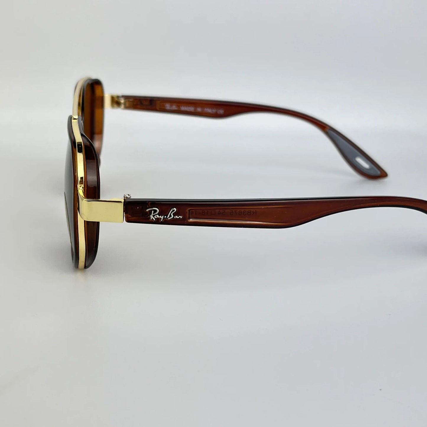 Ray-Ban R82
