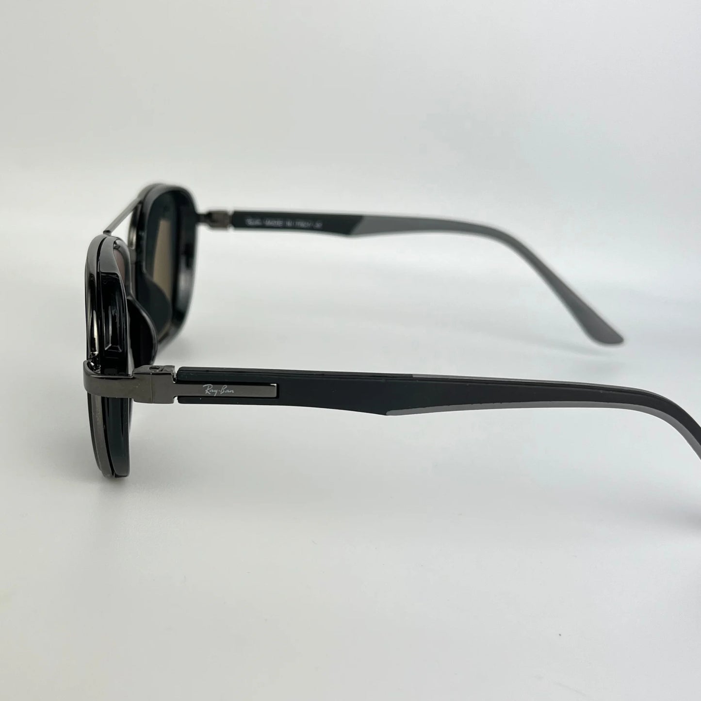Ray-Ban R81