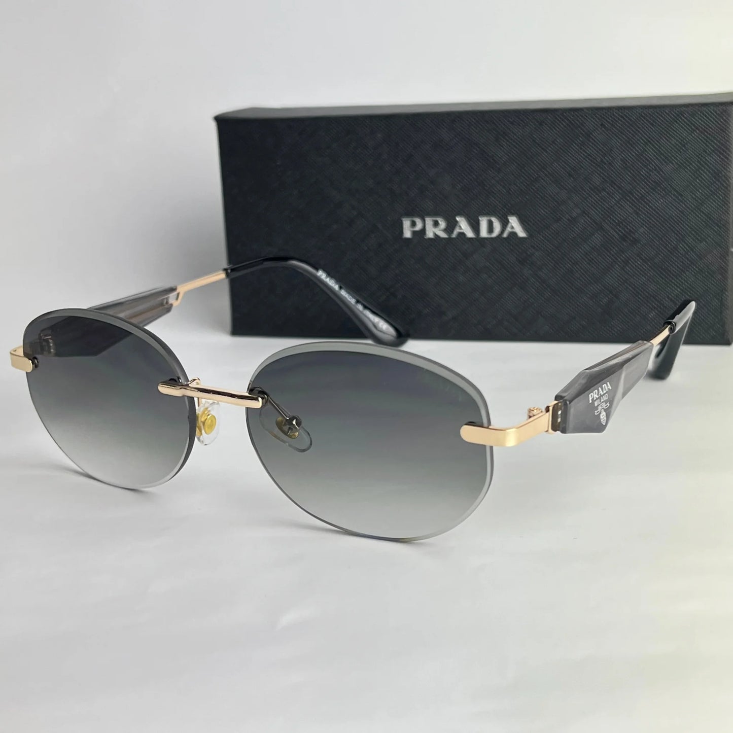 Prada P04