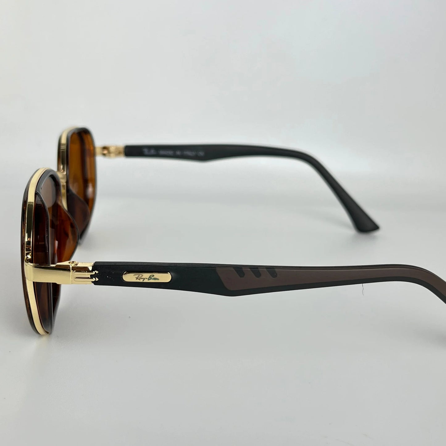 Ray-Ban R95