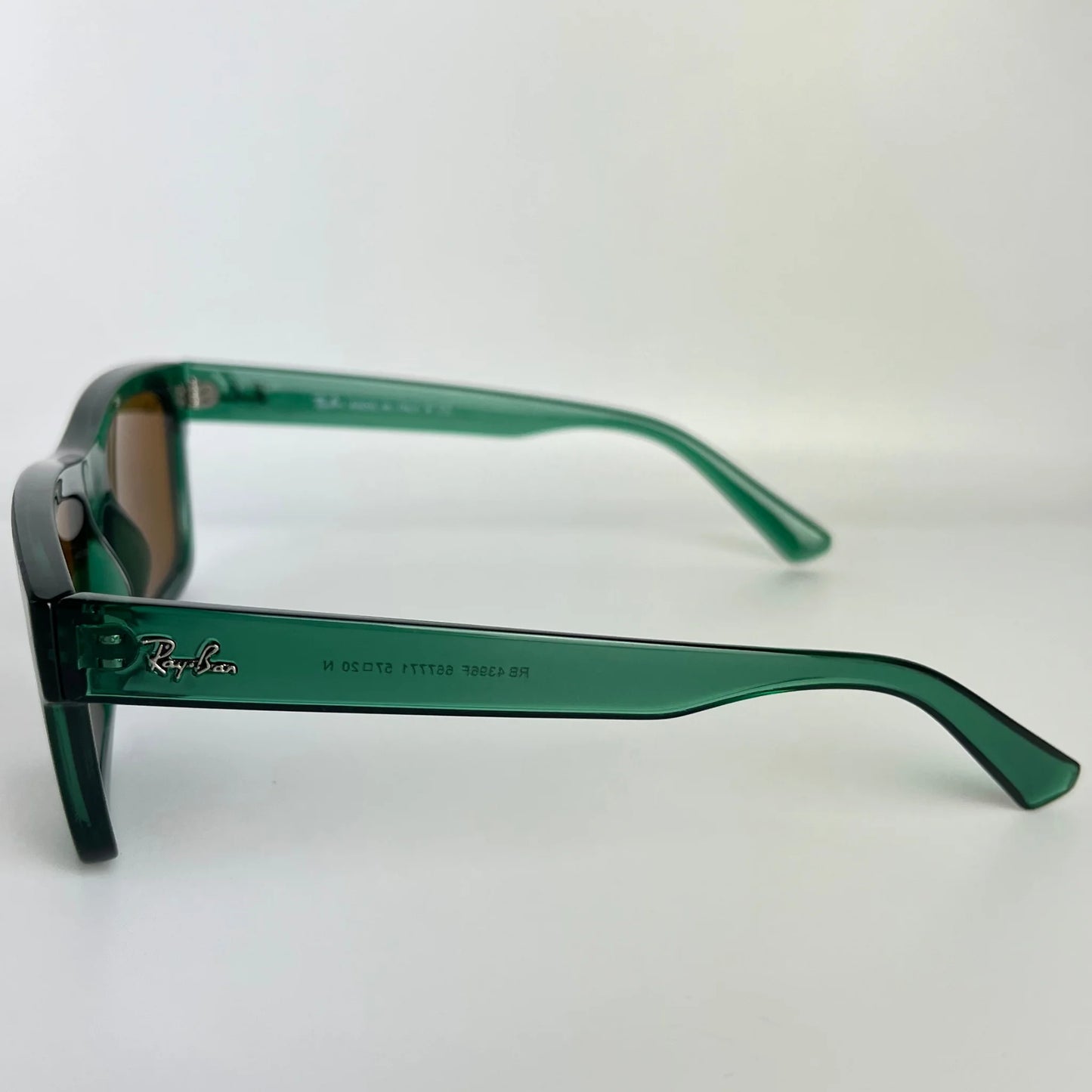 Ray-Ban R105