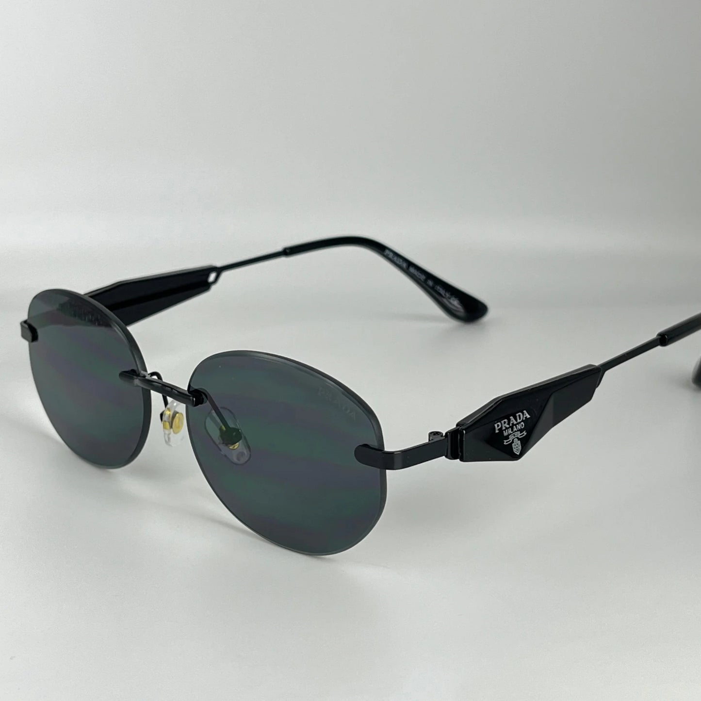 Prada P06