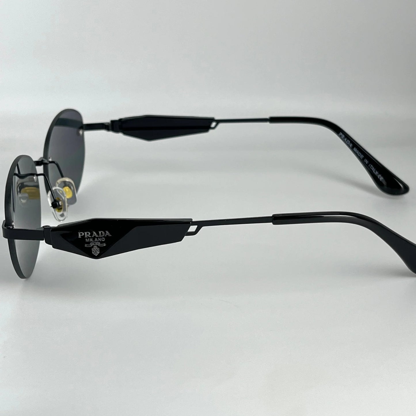 Prada P06