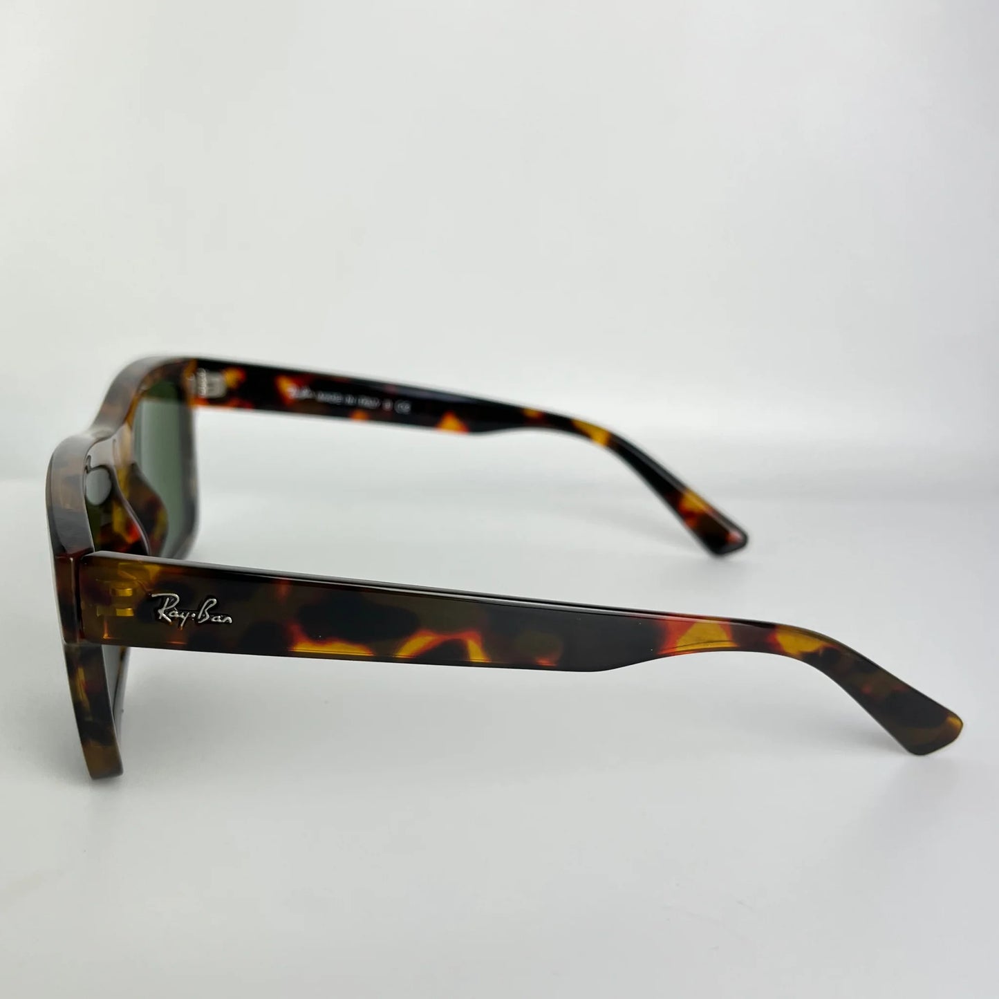 Ray-Ban R106