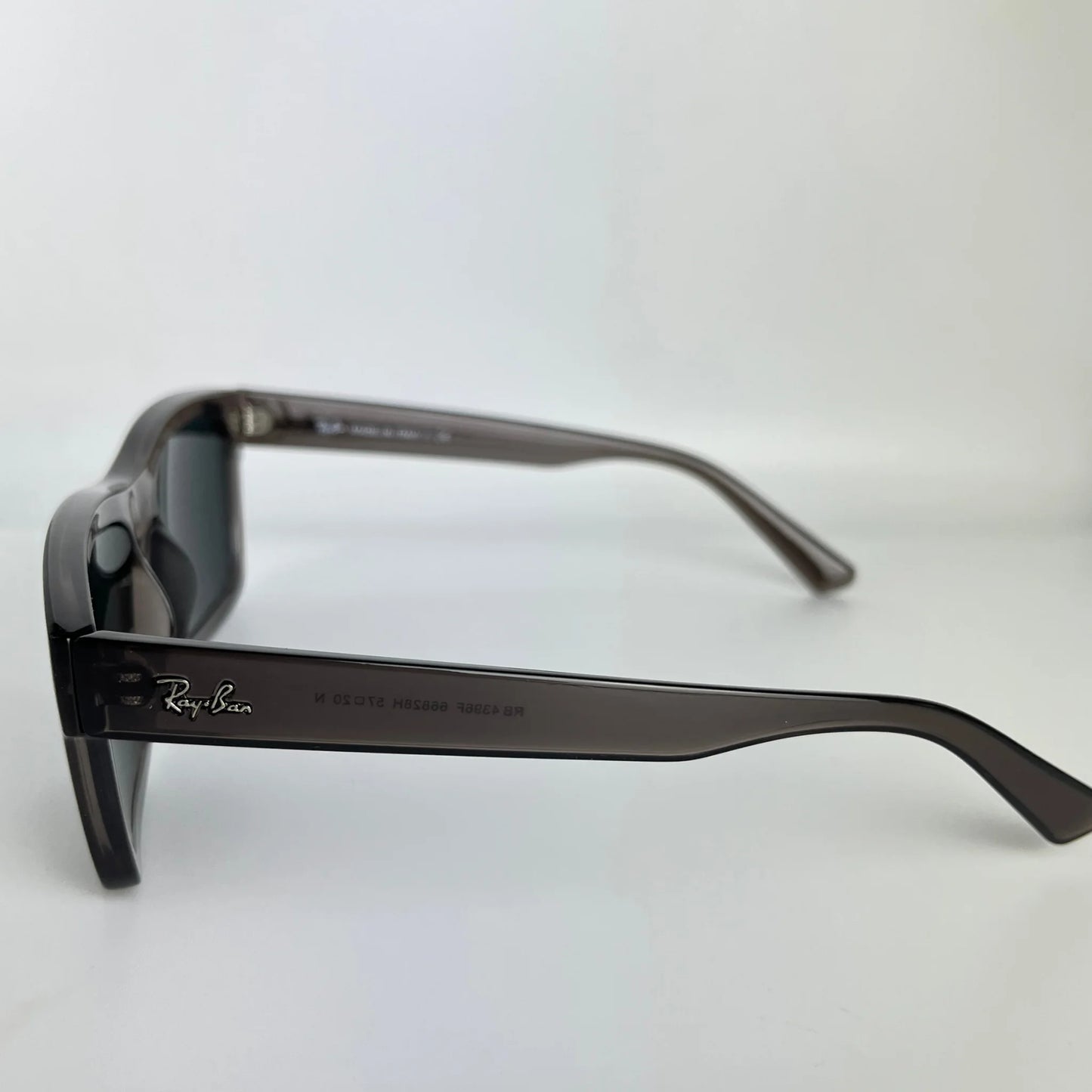 Ray-Ban R108