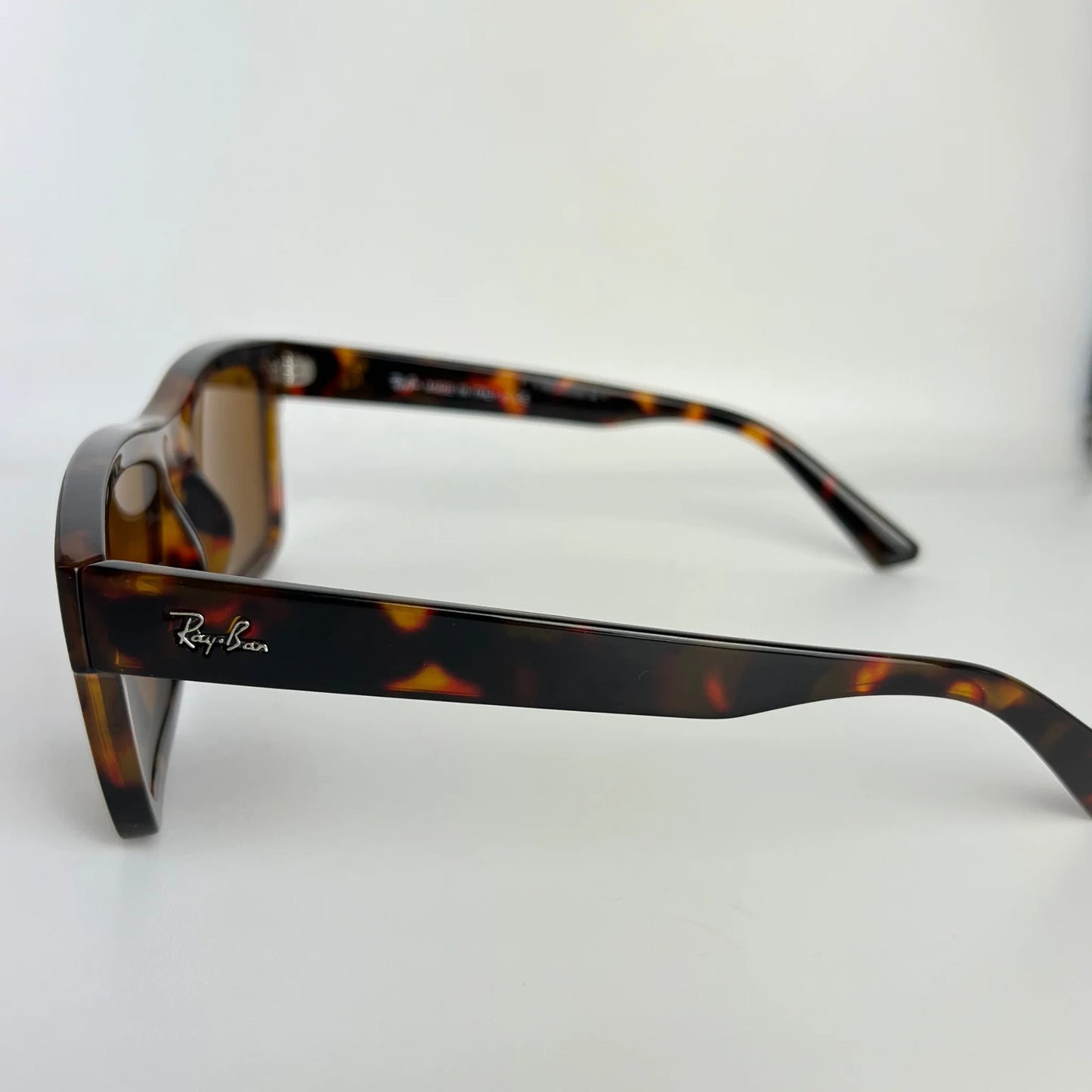 Ray-Ban R102