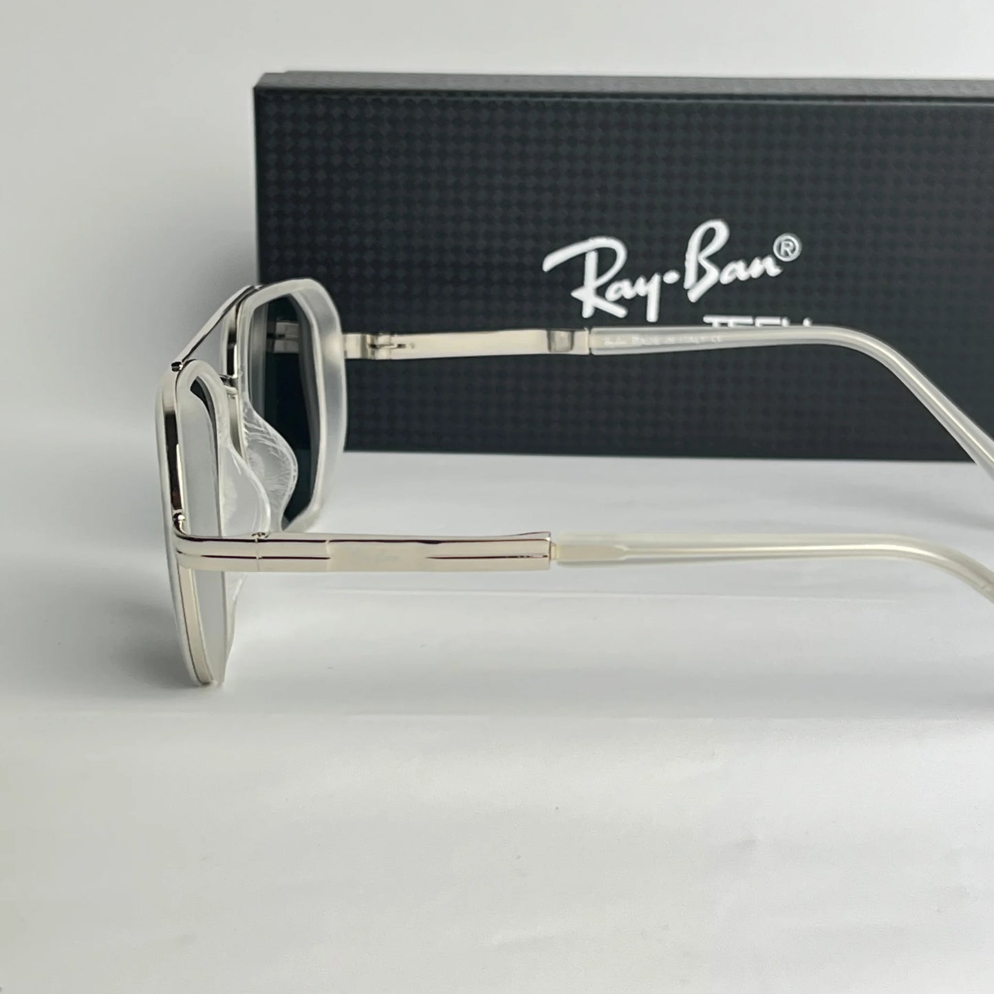 Ray-ban R22